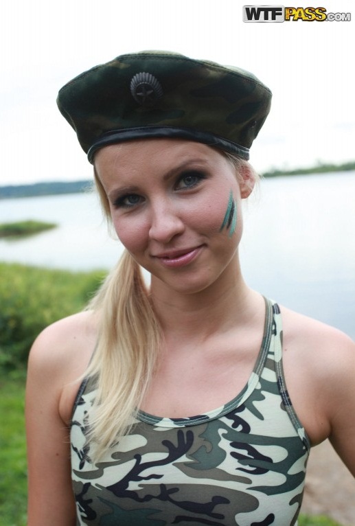 Ariana -Hard fuck girl from Russian army/Солдаты пустили попку по кругу